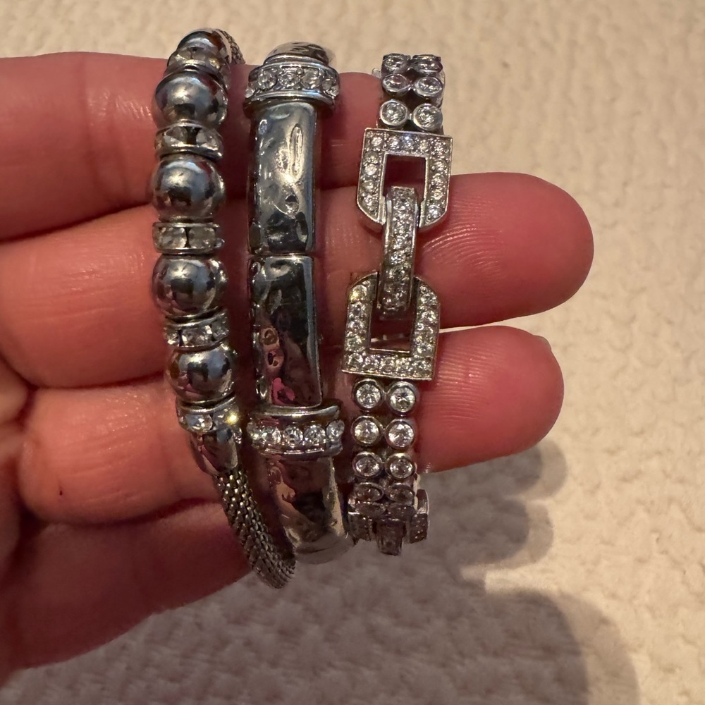 Chic Silver Bracelet with Crystal Detailing